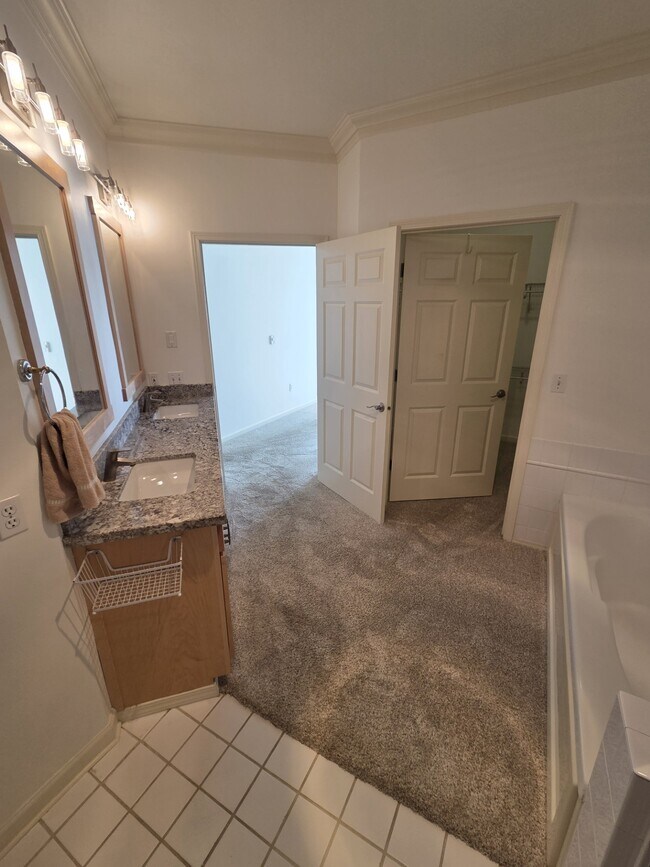 Foto del edificio - 6125 NE 175th St