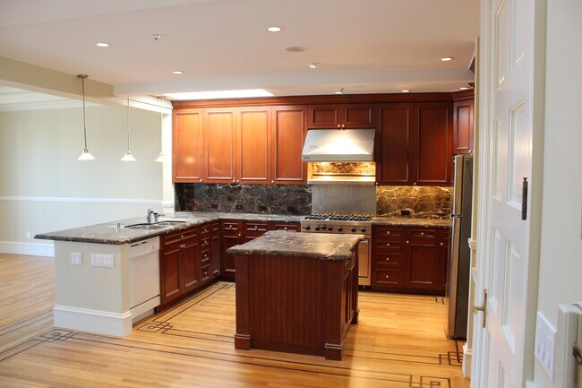 Building Photo - 367 26th Ave