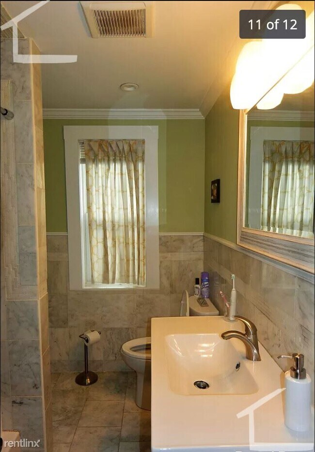 Foto del edificio - 4 br, 2 bath House - 28 Justin Rd