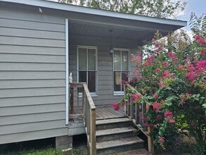 Building Photo - 607 Elsbeth Rd