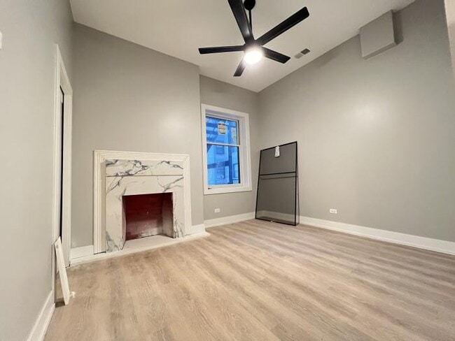 Building Photo - 1 bedroom in Chicago IL 60657