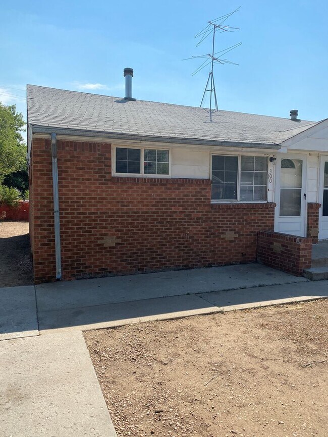 Building Photo - 300-302 16th Ave Ct