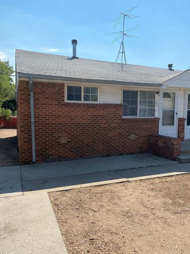 Building Photo - 300-302 16th Ave Ct