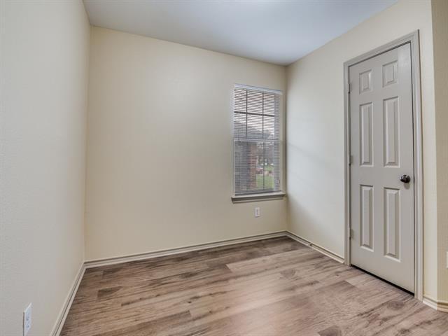 Foto del edificio - 1439 N Bluegrove Rd