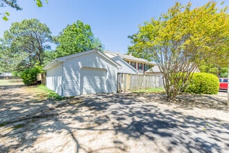 Building Photo - 2993 Lin Cove