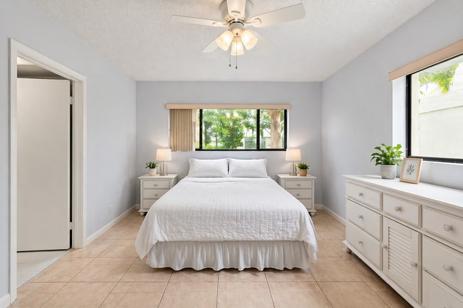 Building Photo - 5310 Las Verdes Cir