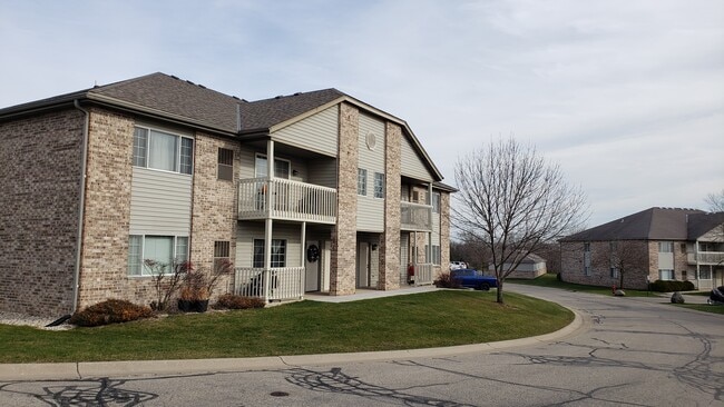 Building Photo - Lake Ridge Condominium