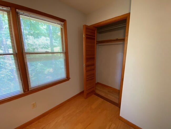 Foto del edificio - 371 Umstead Dr