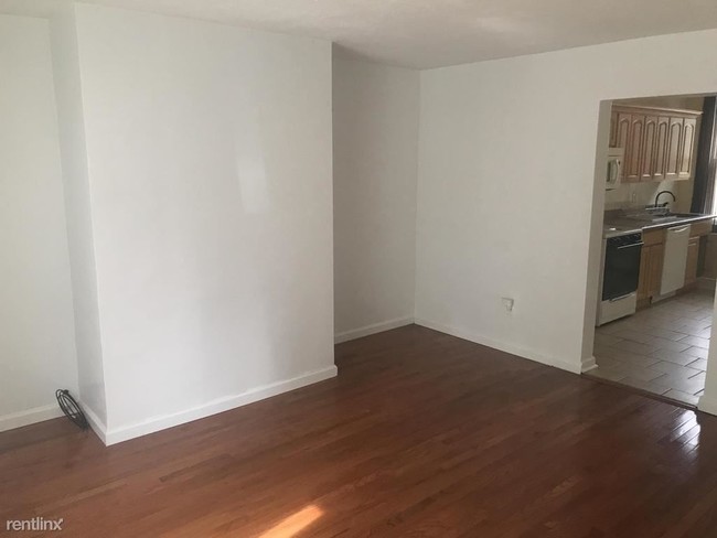 Building Photo - 2 br, 1.5 bath House - 126 Southern Ave