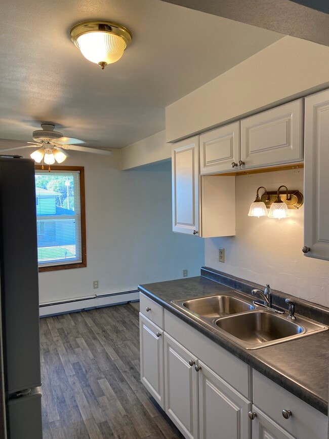 Building Photo - 2315 E Peter St