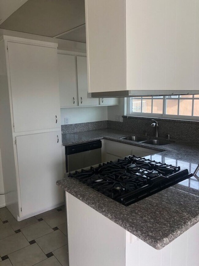Foto del edificio - 18342 Patterson Ln