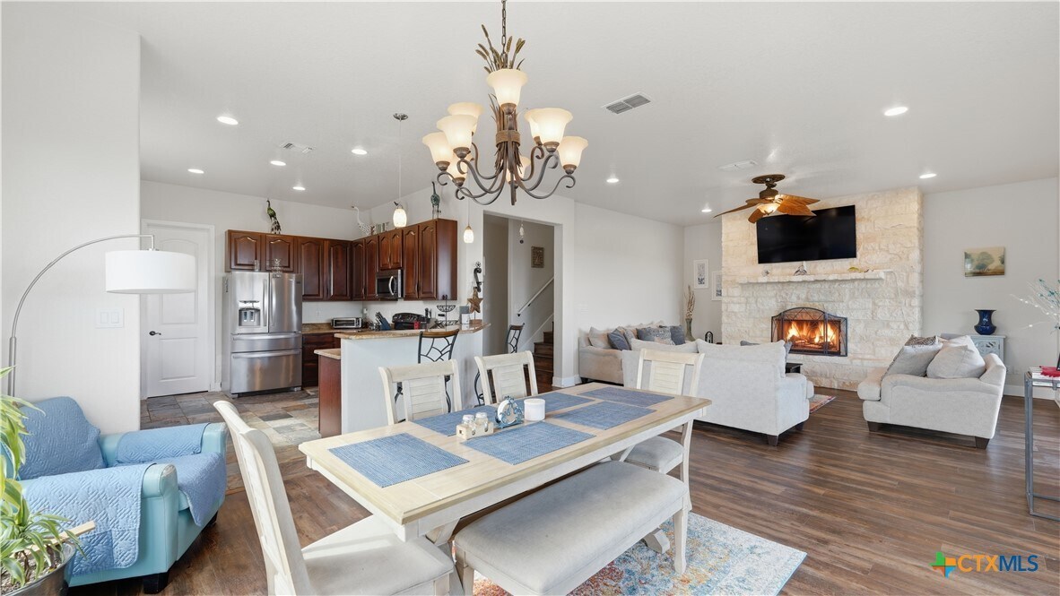 Foto del edificio - 628 Country Ln Dr