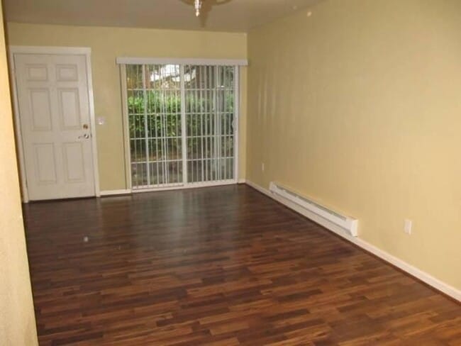Building Photo - Gorgeous 1 bd Condo located in a prime loc...