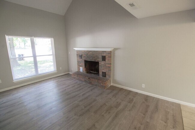 Foto del edificio - 1343 S Roseta Ave