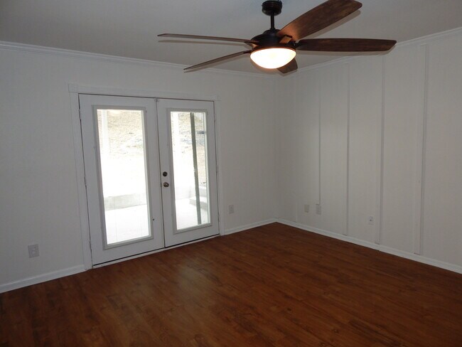 Building Photo - 903 Cliffside Dr
