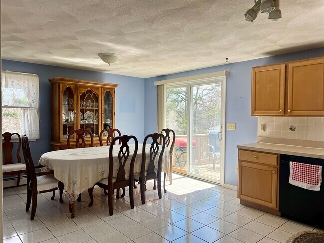 Foto del edificio - 20 Emerald Dr