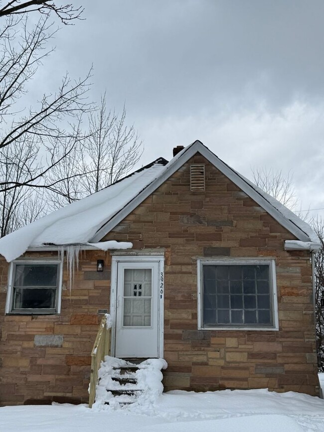 Building Photo - 3926 E 149th St