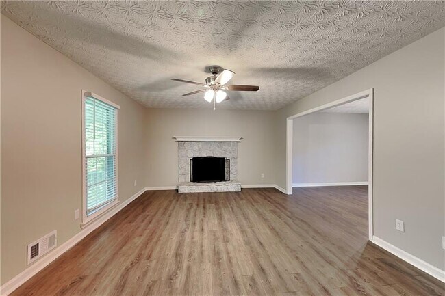 Foto del edificio - 211 Powder Mill Dr