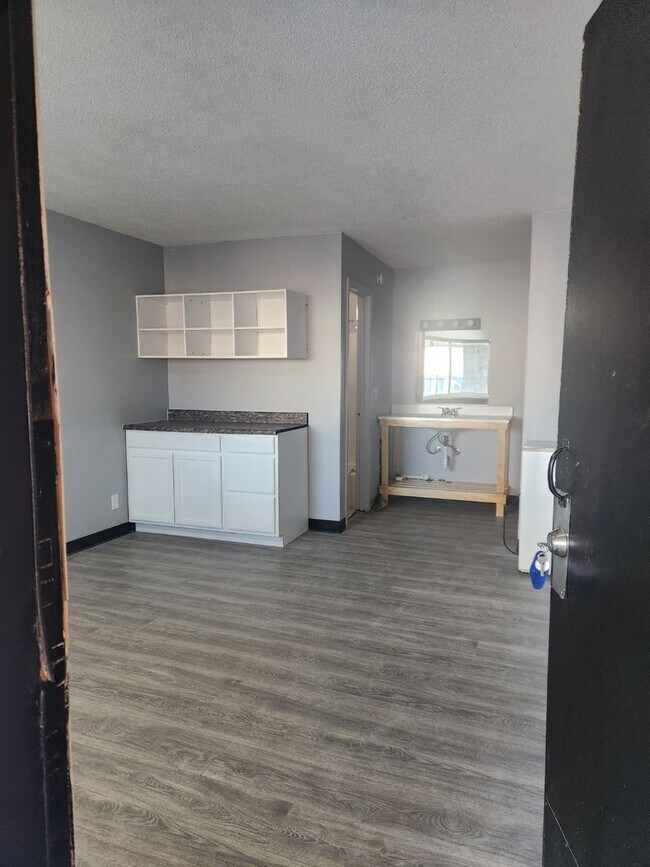Foto del edificio - 401 N. East Avenue-14