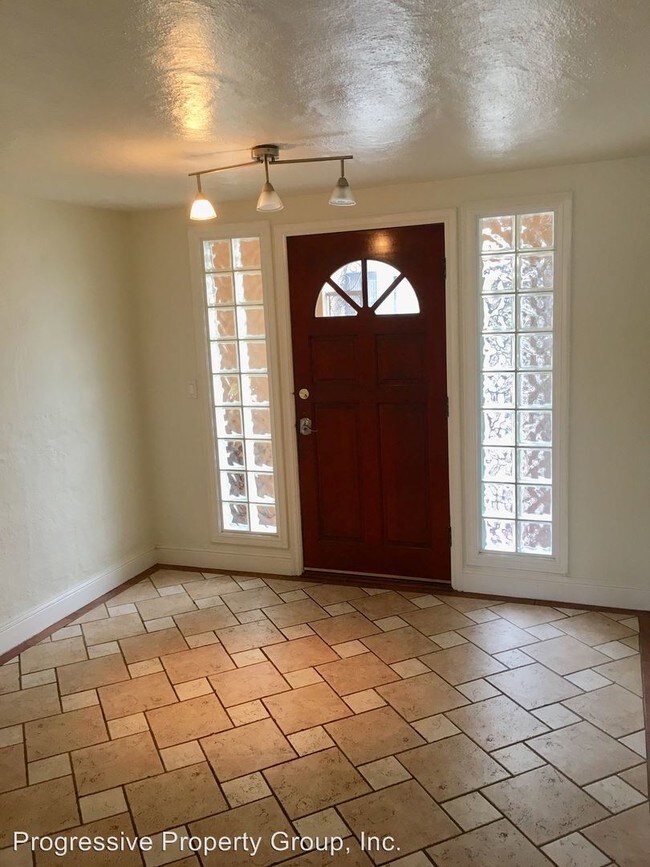 Building Photo - 3 br, 2 bath House - 135 Monterey Blvd.