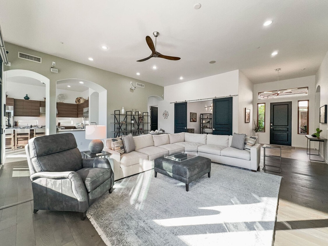 Primary Photo - 14559 E Charter Oak Dr