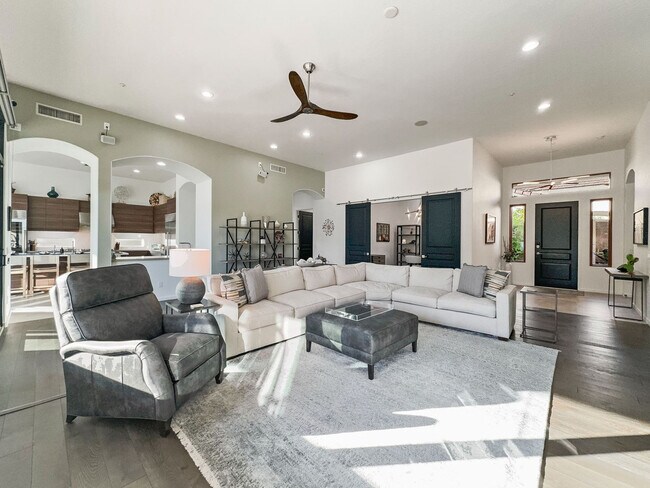 Building Photo - 14559 E Charter Oak Dr
