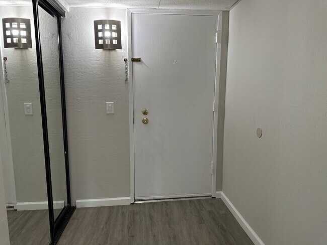 Building Photo - 360 N Civic Dr