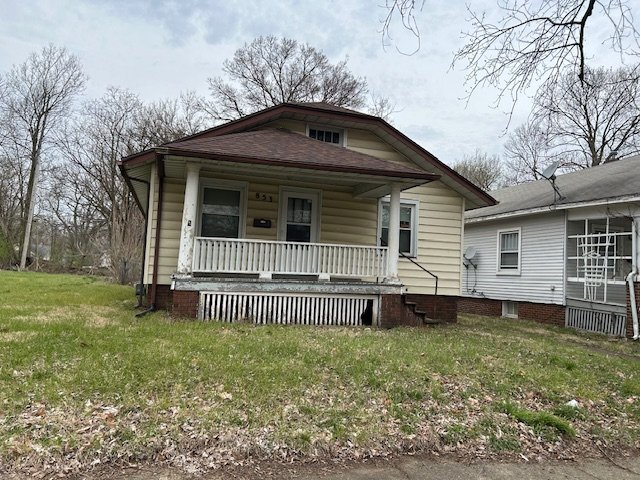 Building Photo - 853 N College St
