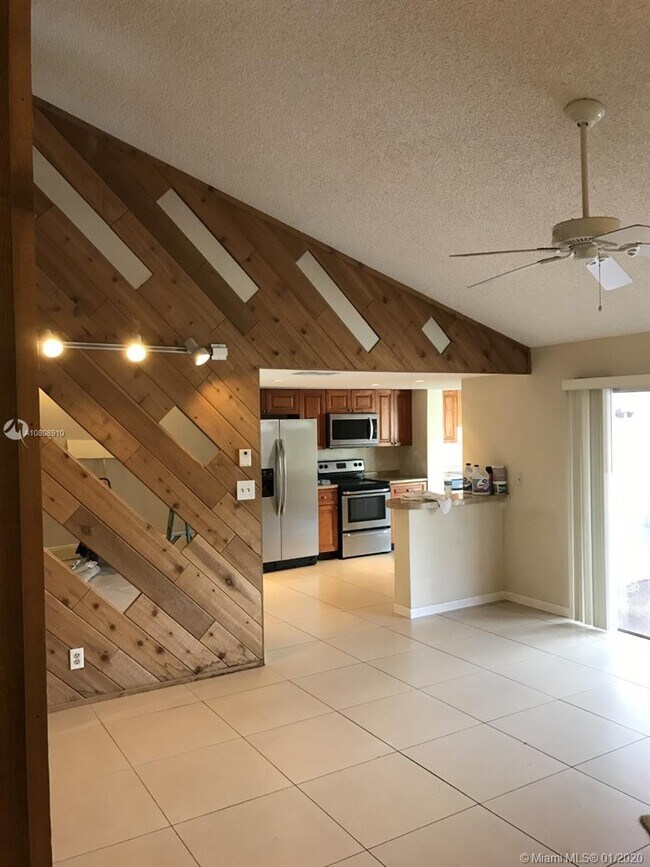 Foto del edificio - 11001 NW 20th Ct