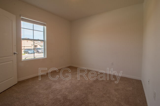Building Photo - 252 Willow Bend Dr