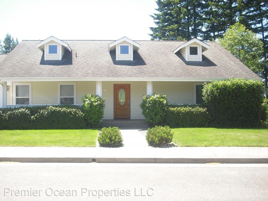 3 br, 2 bath House 916 Timberline Dr. House Rental in Brookings, OR