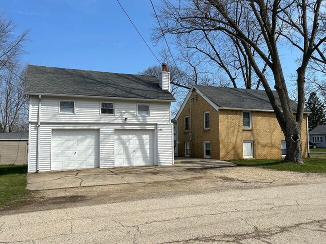 Building Photo - 1121 8th Ave