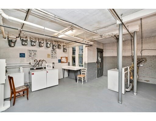 Building Photo - 15 Colliston Rd