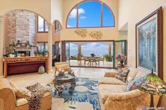 Building Photo - 13 Seatuck Ln