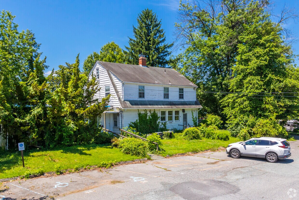 Cecil Apartments in Bethesda, MD