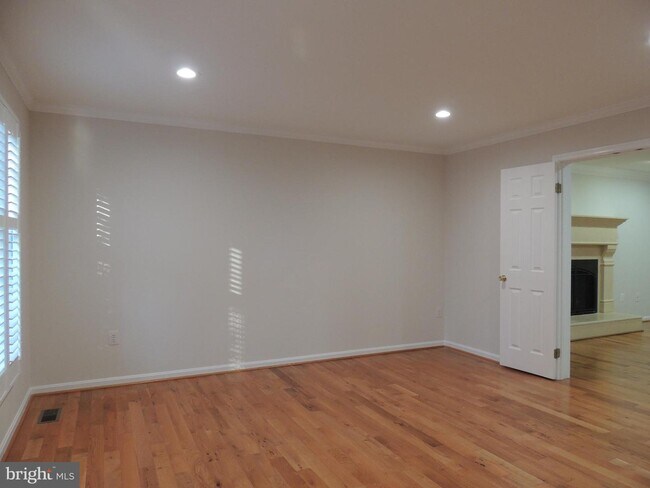 Foto del edificio - 7609 Lake Glen Dr