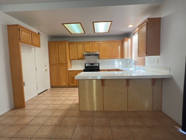 Foto del edificio - Charming 3 Bed, 3 Bath Home in Corona