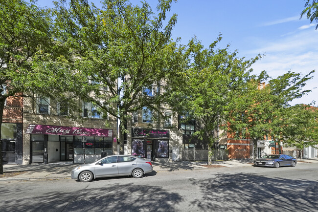 Building Photo - 1056 N Ashland Ave