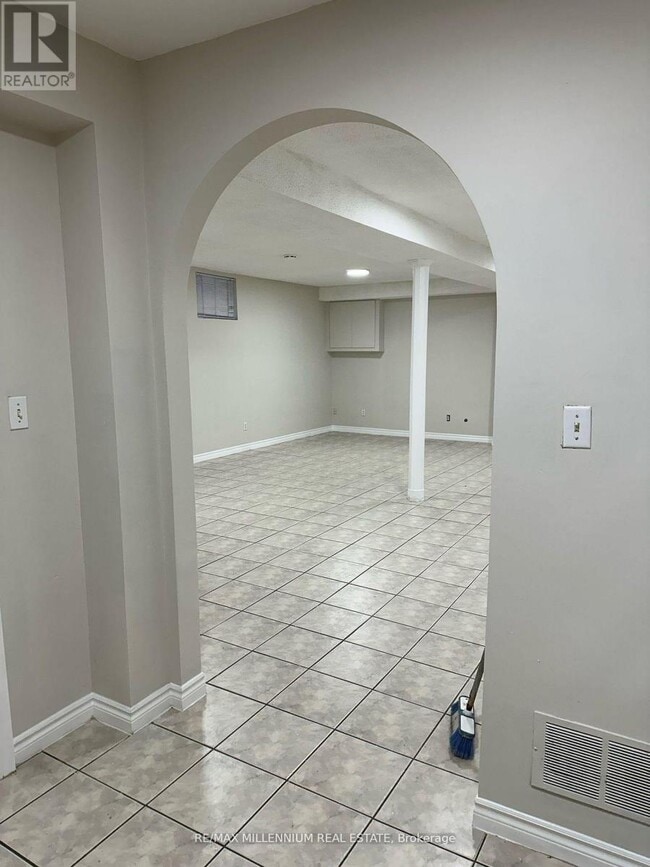 Building Photo - 946 Willowbank Trail