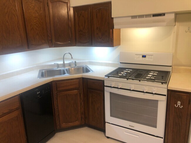 Under Cabinet Lighting - 309 Olsen St