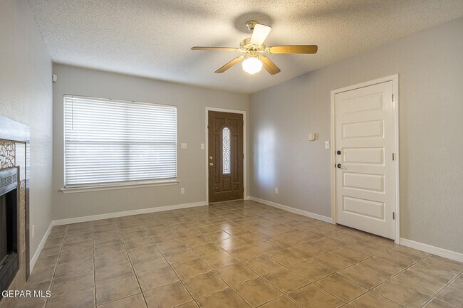 Foto del edificio - 3311 Catherine Ann Dr