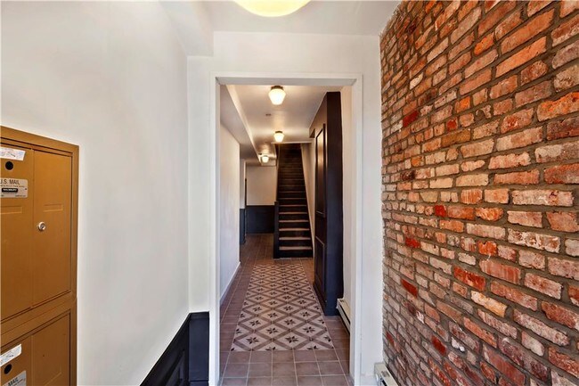 Building Photo - 137 Nelson St