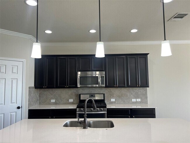Building Photo - 7105 Armagh Dr