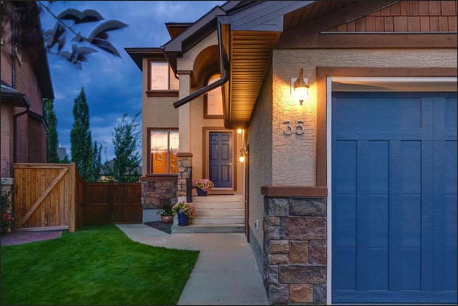 Building Photo - 35 Tremblant Pt SW