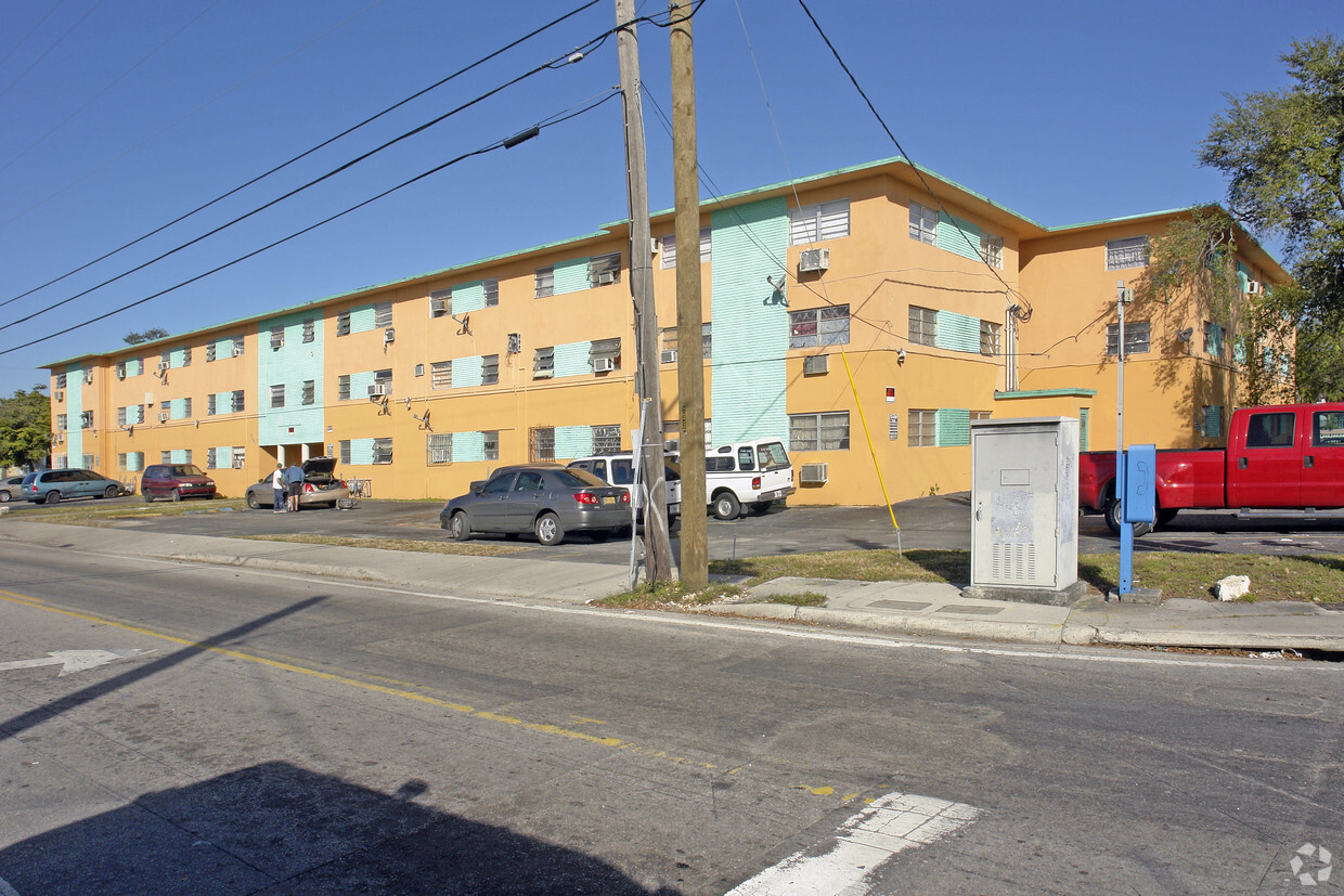 2201 NW 23rd St - Kingsley Village