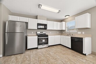 Building Photo - 1411 Heathcote Ln