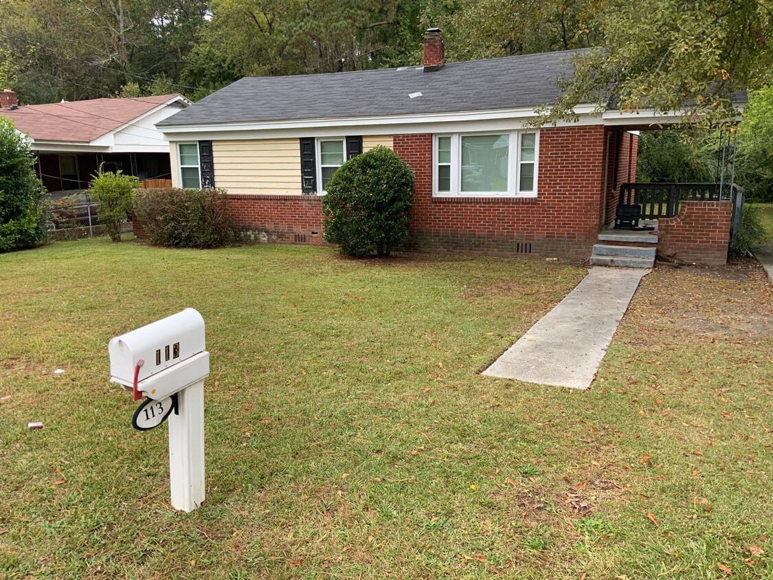 Primary Photo - 3 bedroom 1 bath brick house off of farrow rd