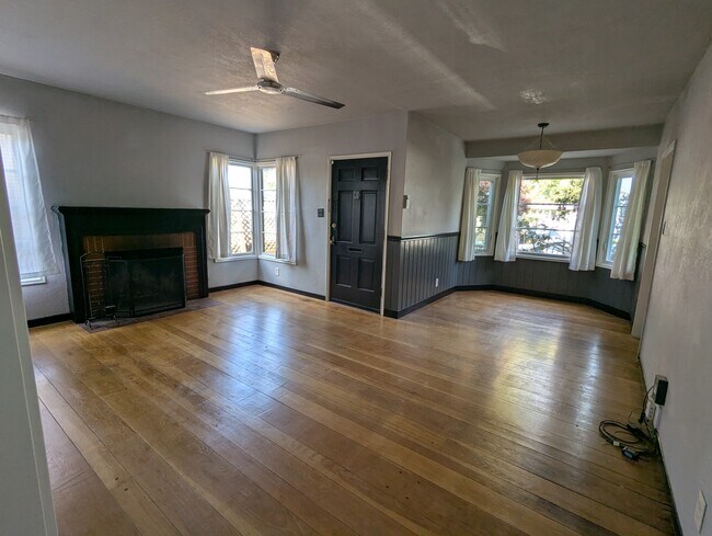 Building Photo - 973 30th St