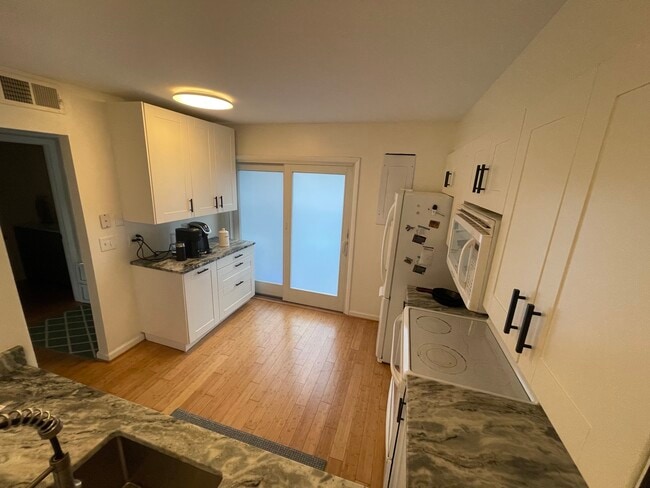 Kitchen - 1205 Druid Knoll Dr NE