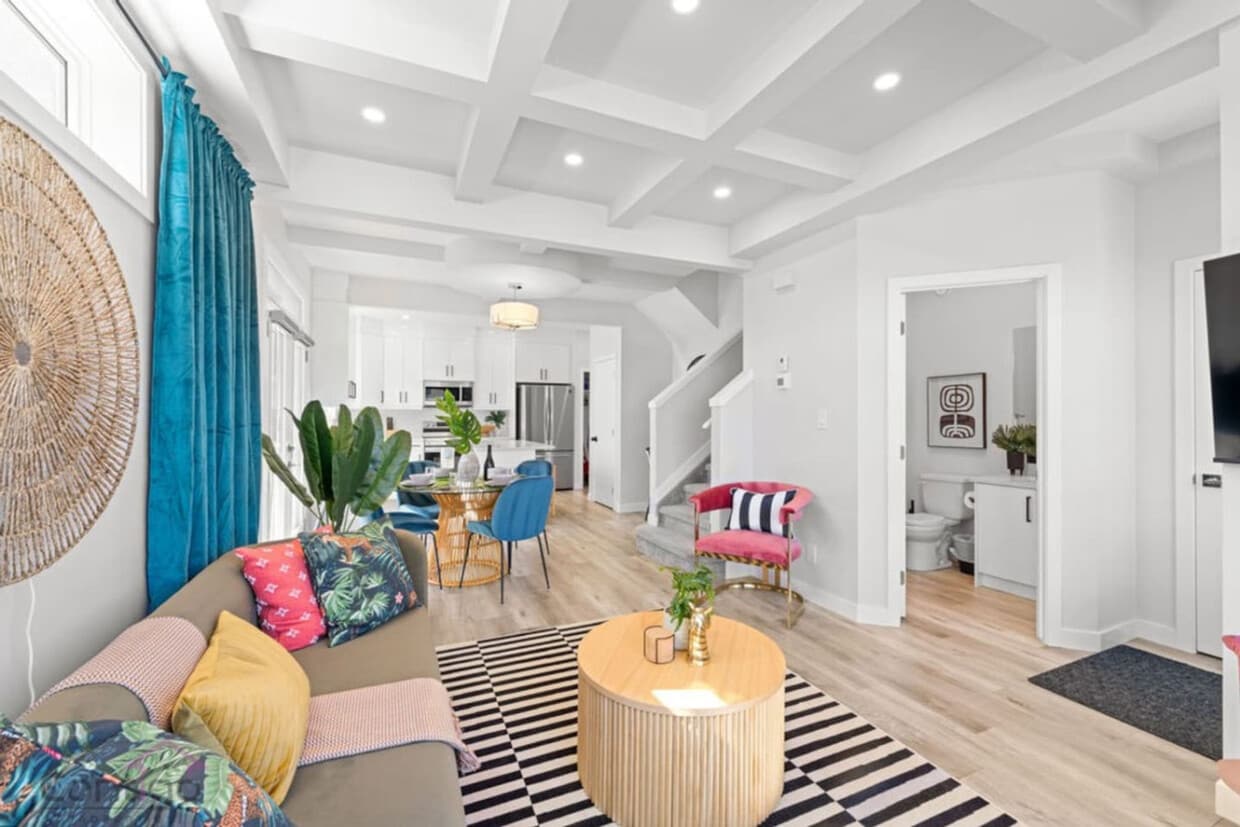 Primary Photo - 15803-15897 97 Ave NW